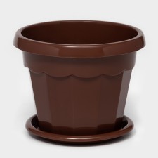 Flower pot with the pallet of the estate 