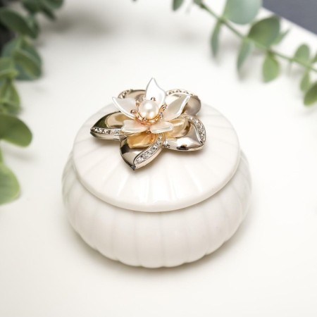 Coramics Coramics "Lily on White" 7x8x8 cm