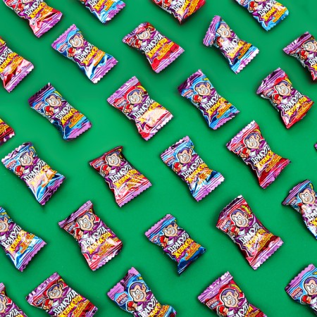 Strong chewing gum with the filling of the "Dracula-Gevacula", 4 g-2