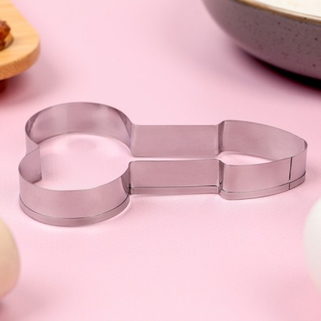 Bed -up form "Put on everything", metal, 10 × 7 × 1.3 cm 18+-3
