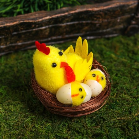 Easter souvenir "Cockerel with chickens in the nest" 7x7x7 cm-3