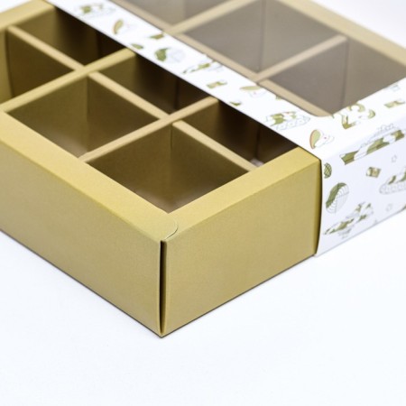 Box for 9 sweets with a shell, "February 23" 13.8 x 13.8 x 3.8-4