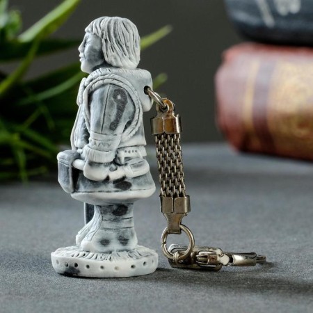 Keychain "Hunter with a spear and ax" 5.5cm-1