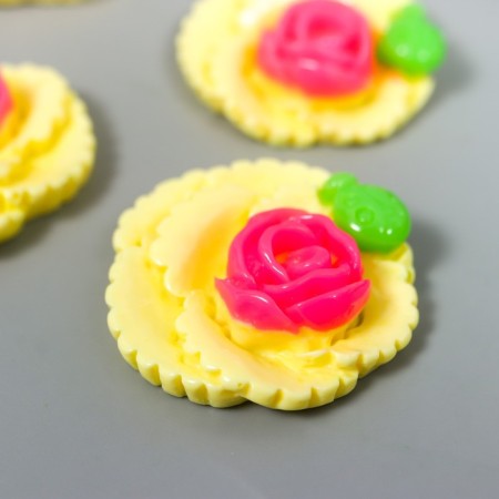 Decor for creativity Plastic "Rose" yellow 3x3 cm