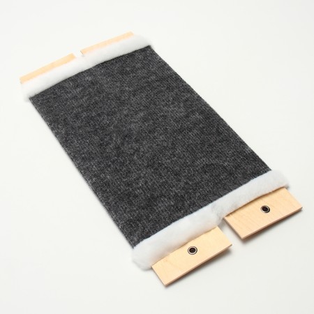 Clawing Clair, carpet with fur, 45 x 20 cm-1