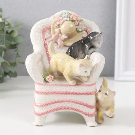 Musical souvenir "kittens in an armchair" 14x13x10.5 cm