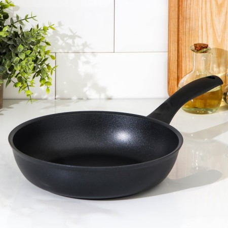 The “Tradition” pan, D = 24 cm, plastic handle, anti -stick coating, black color