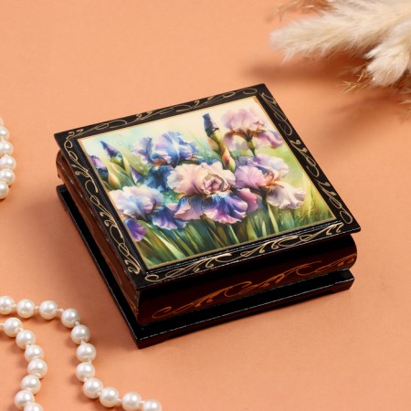 The box "Blunning Irises", black, 10x10 cm, lacquer miniature