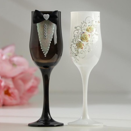 A set of wedding glasses "newlyweds", with stucco molding, black - white