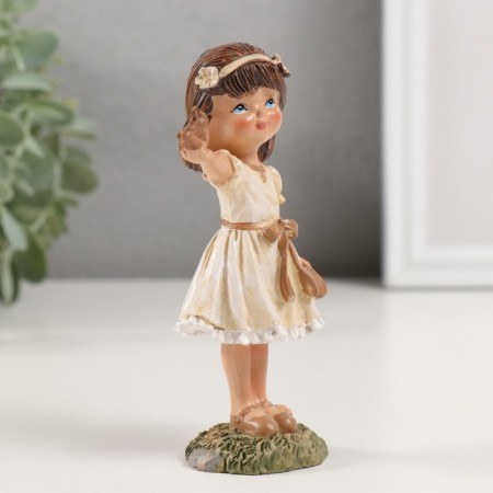 Polystone souvenir "Girl with a chick on the handle" 7.5x4x12.5 cm-1