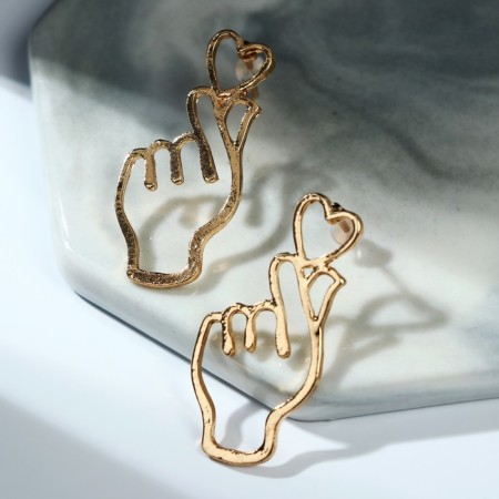 Earrings metal "fingers" heart, color gold-1