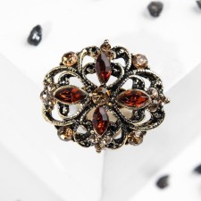 Brooch 