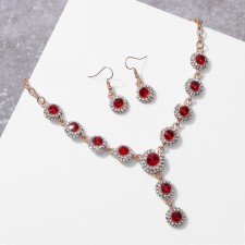 Set 2 objects: earrings, necklace 