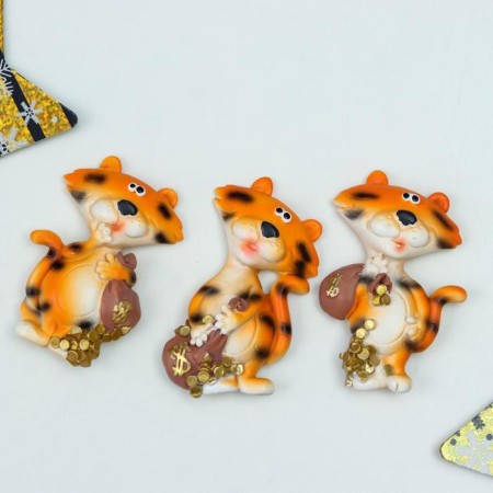 Magnet Polystone "Tigrush with a bag of gold coins" mix 7x4.7x1.8 cm