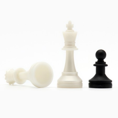 The chess figures are everyday, plastic, King H-7.2 cm, pawn 4 cm-2
