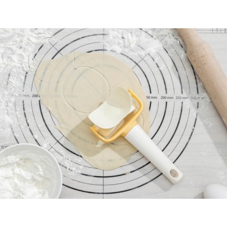 A video for cutting circles from the dough of the Vanilla, D = 7 cm, 17.5 cm-4