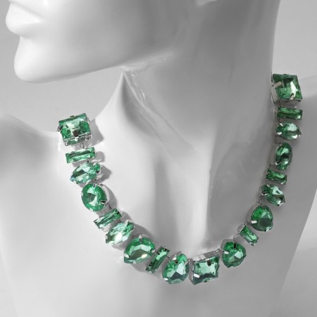 The necklace "Jewelry" geometry, the color is light green in silver, 32 cm-1