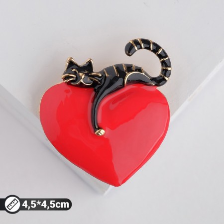 Brooch "Cat Martovsky", the color is red-black in gold