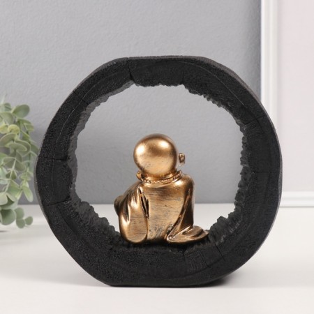 Souvenir Polystone "Little Hosty laughing, in an arch of wood cut" 6x21x19 cm-2