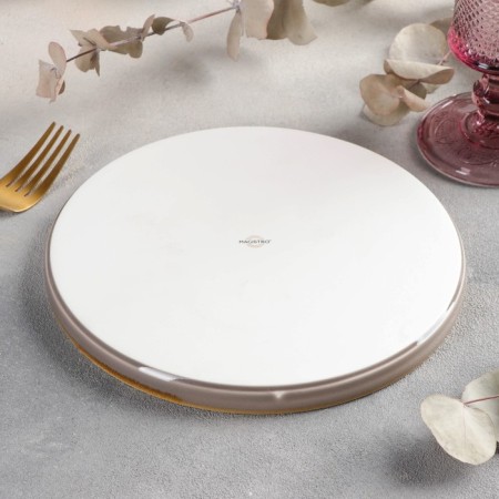 Porcelain plate with a magistro "Cerera" side, d = 20 cm, brown color-2
