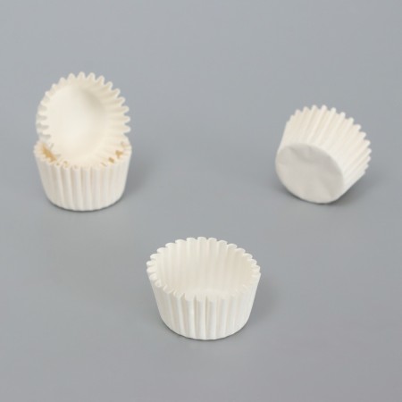 White tartlet, 2.3 x 1.5 cm
