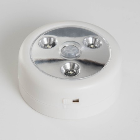 A nightlight with a “Andi” sensor LED 1W from the batteries 3HAAA white (furniture) 7x7x2.9 cm Risalux-4