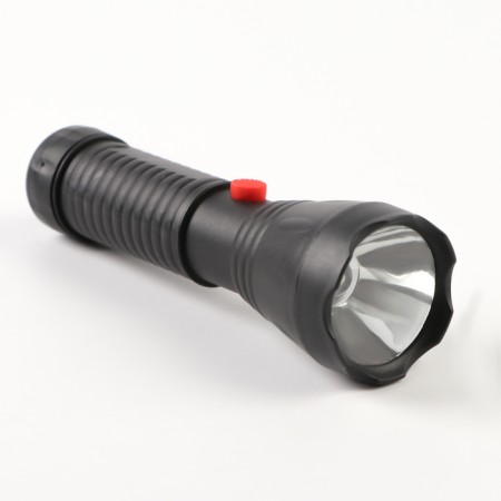 Manual lantern, 3 watts, 3 AAA, 12.5 x 2.5 cm