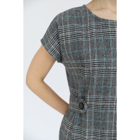 Dress with a belt, size 42-4