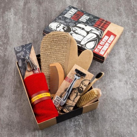 Set of gift "man is always right" towel and accessories