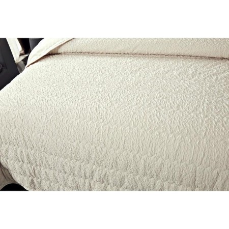 A set with a bedspread "Nadine", size 160x220 cm, 50x70 cm, color milk-3