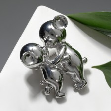 Brooch 