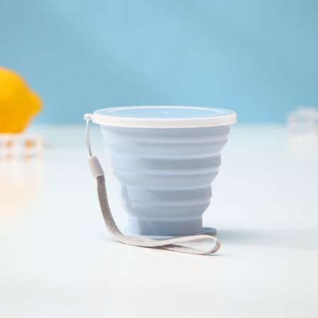 A silicone cup folding with a lid of the Aille, 180 ml, 9 × 8.5 × 9 cm, color mix