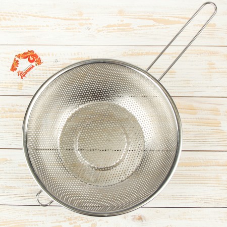 A colander made of stainless steel "Marco", d = 25 cm, a long handle, chrome color color-3