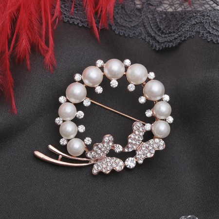Brooch "Butterflies in a pearl wreath", the color is white in pink gold