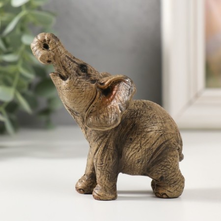 Souvenir Polystone "Elephant on a Watering" 7x5.5x6.5 cm