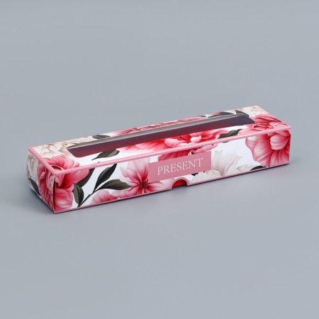 Box for 5 sweets with a shell, with the Present window, 21 x 5 x 3.3 cm. Confectionery packaging-1