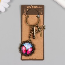 A metal keychain, glass with a carbine 