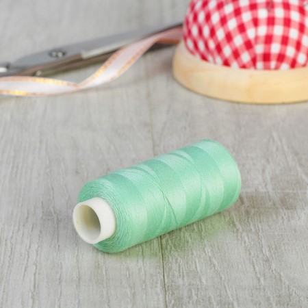 Thread Dor TAK 40/2, 400 yards, color No. 264 light green, 10 pcs in the unitary enterprise.