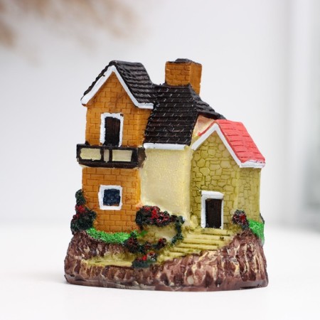 Figure "Rural House" 6x3x7cm, mix