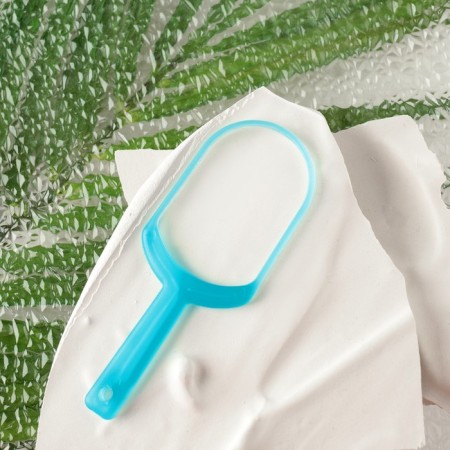 Brush for cleaning the tongue, mix
