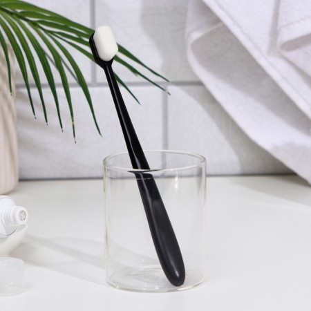 Super -meek toothbrush, 10,000 bristles, flat, black
