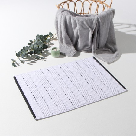 Froat Ethel Lines, col. White, 50x70 cm, 100% cotton, 750 g/m2