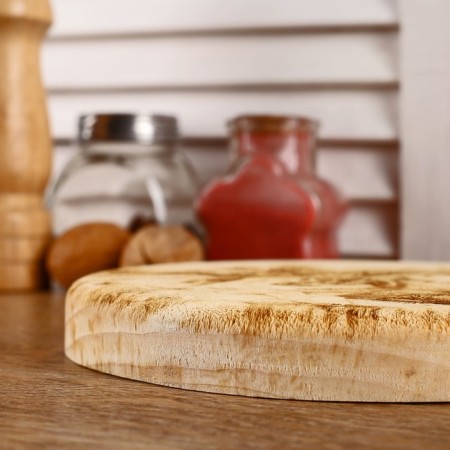 Board from the massif “wolves”, round, 18 × 18 cm No. 1-1