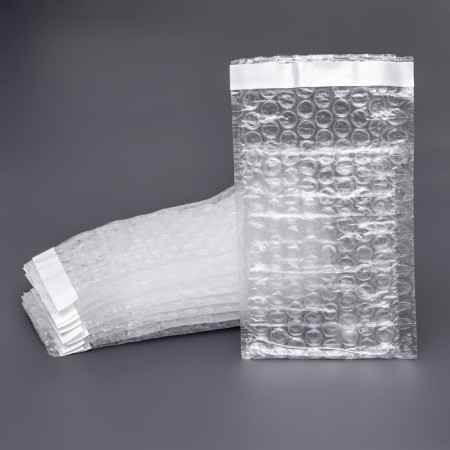 A package of runway with a valve and a glue layer, p/e, 8 x 12 + 5 cm, set 50 pieces