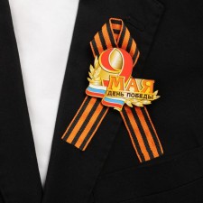Значок деревянный с лентой "День Победы!" триколор