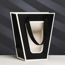 Package-carrier for flowers 10 × 10 × 20 x 18 cm, black with a border