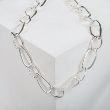 The necklace 