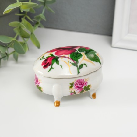 Coramics box on the legs "rose" 6.1x7.7x4.8 cm-1