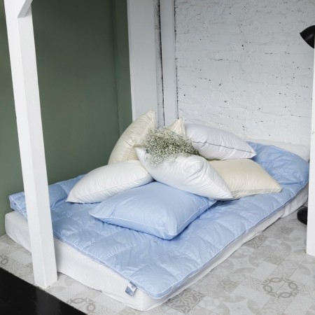 Pillow average, size 70x70 cm, color mix
